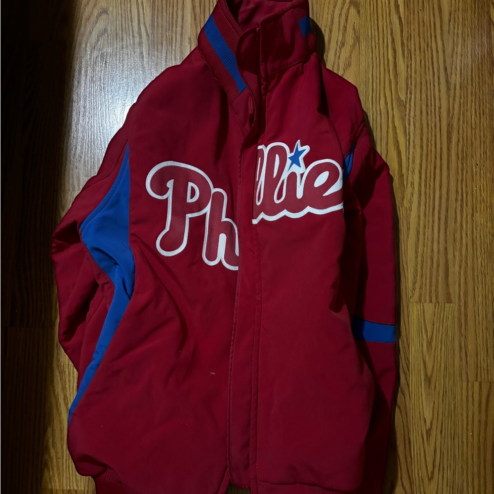 Phillies jacket size size M. Slightly worn. Hmu for more pics!